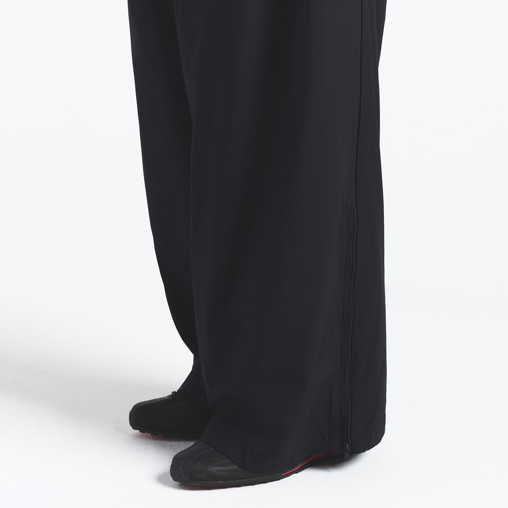 WOVEN NYLON TRACK PANT | OBSIDIAN