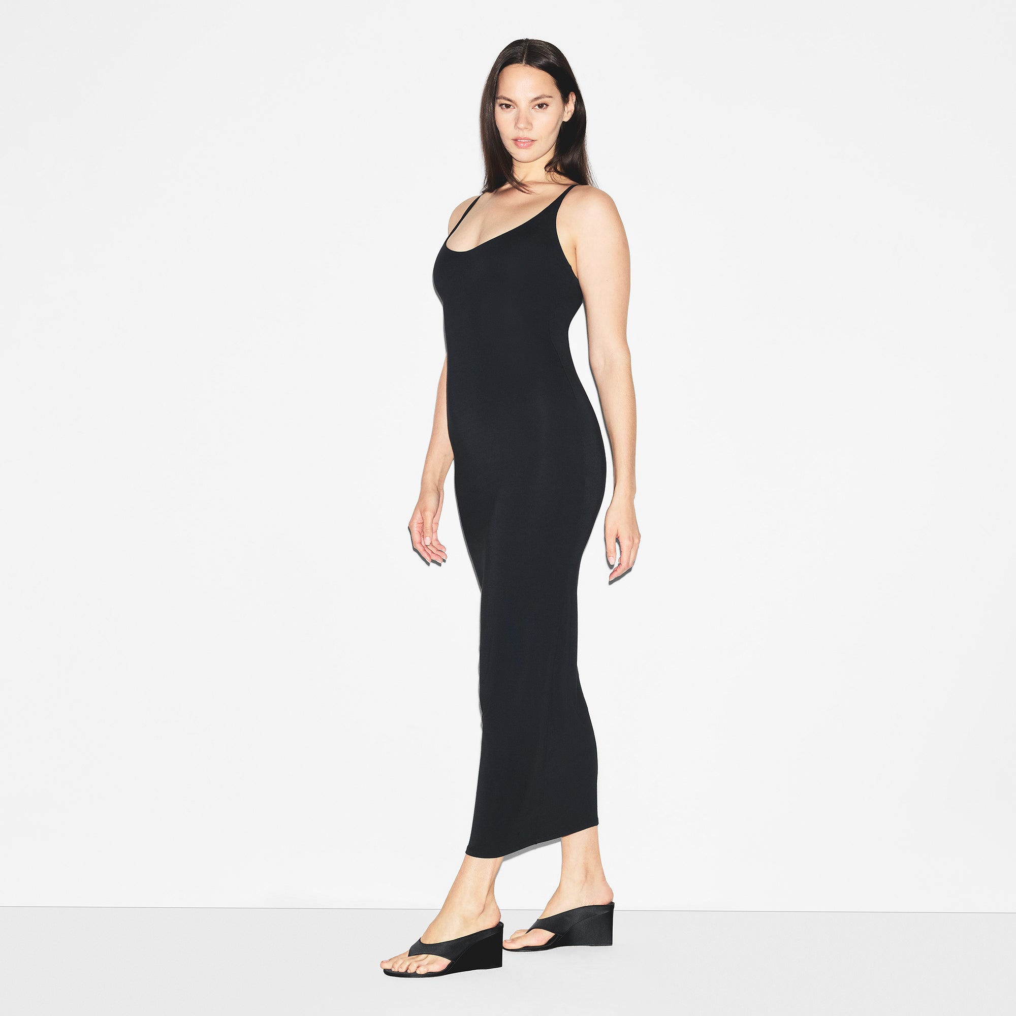 SMOOTH LAYERS SKIMPY SCOOP NECK LONG DRESS | OBSIDIAN