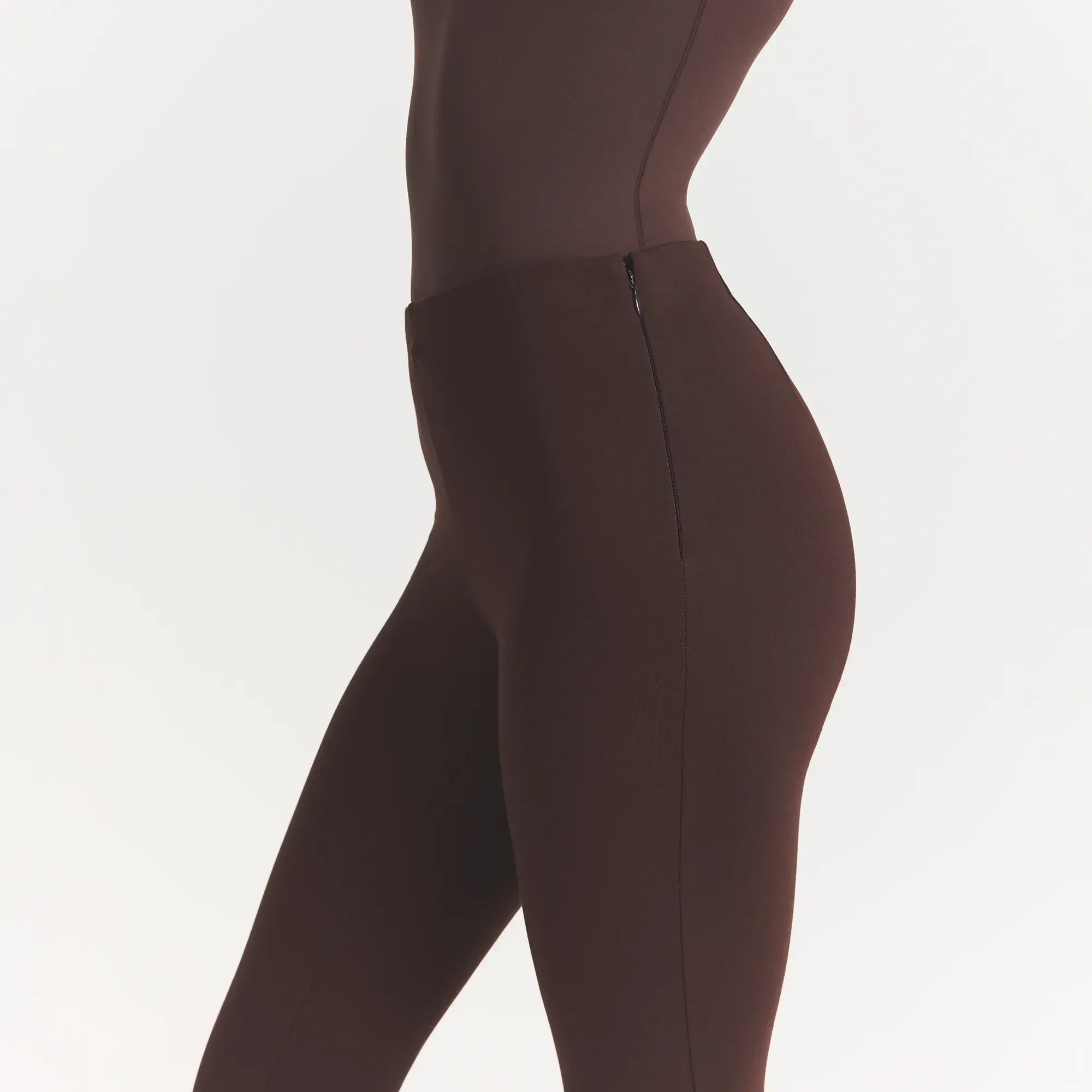 THE ESSENTIAL PANTS HIGH-WAISTED LEGGING | ESPRESSO