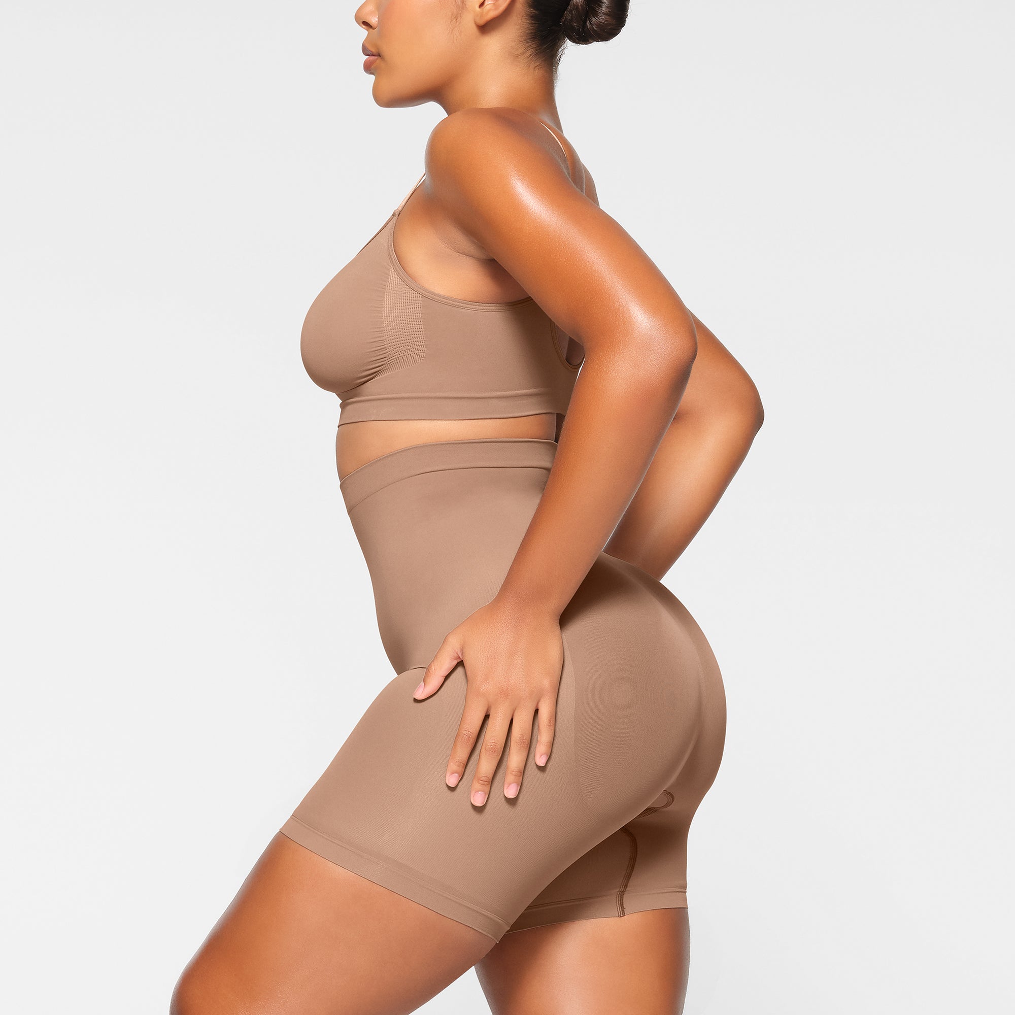 SEAMLESS SCULPT MID THIGH SHORT | SIENNA