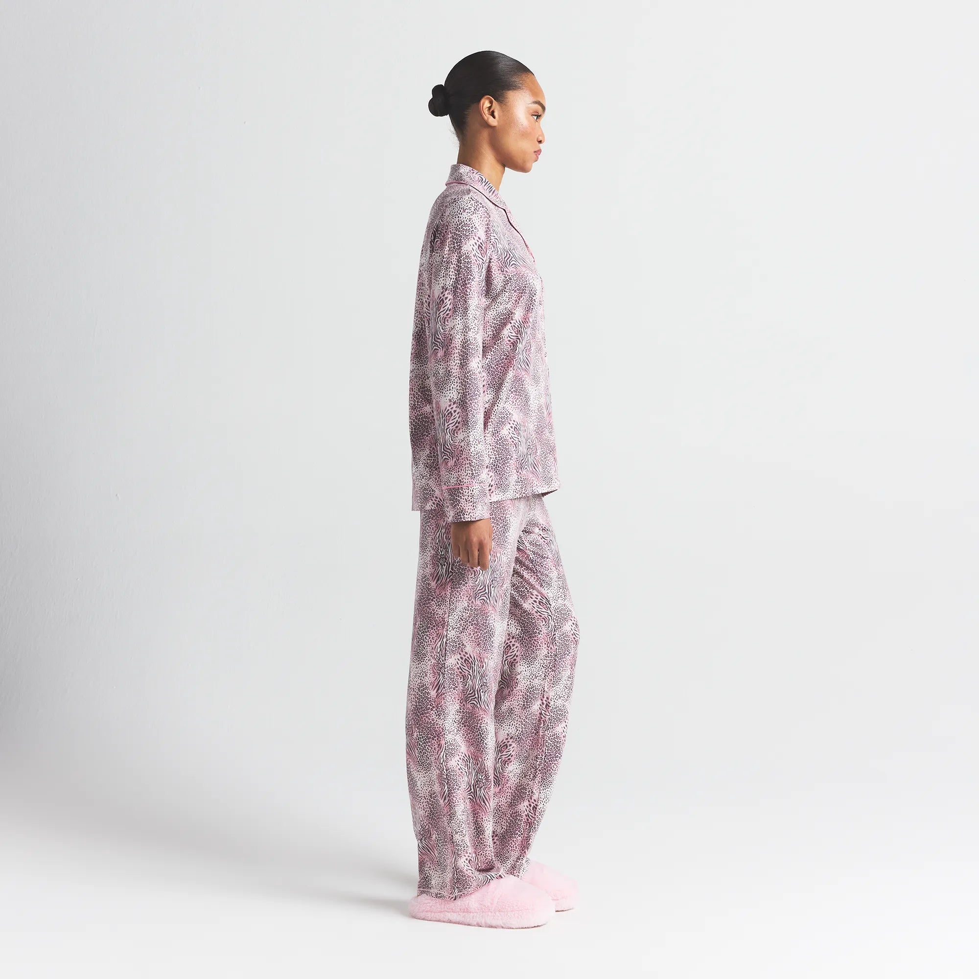 SKIMS SLEEP LONG SLEEVE BUTTON UP SLEEP SET | BLOOM MINI MULTI ANIMAL