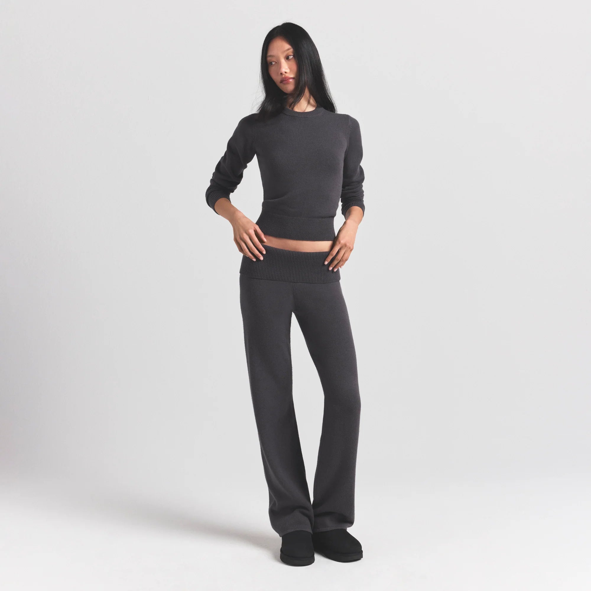 WOOL CASHMERE LONG SLEEVE FITTED CREW NECK | ASH