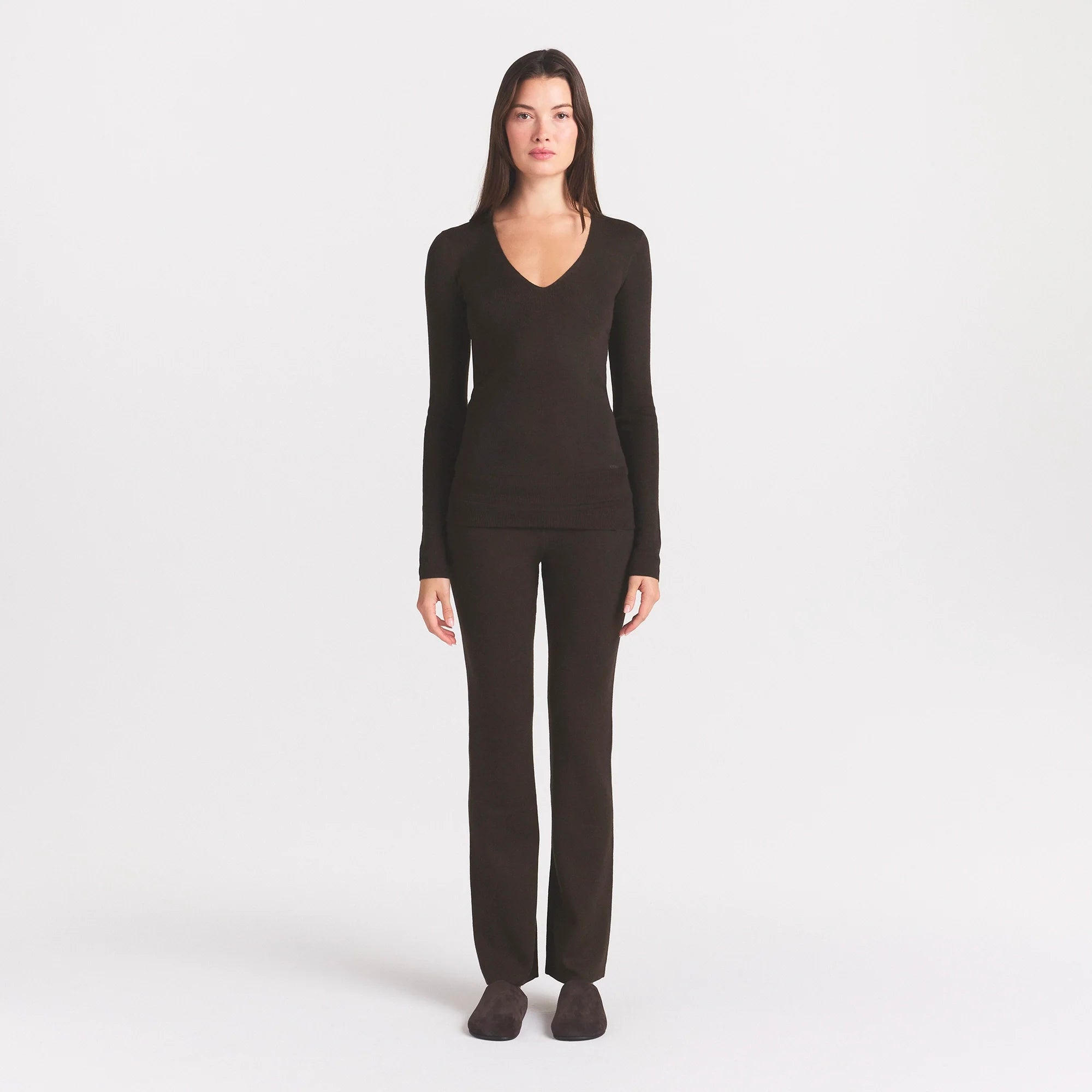ESSENTIAL KNIT LONG SLEEVE V NECK | ESPRESSO