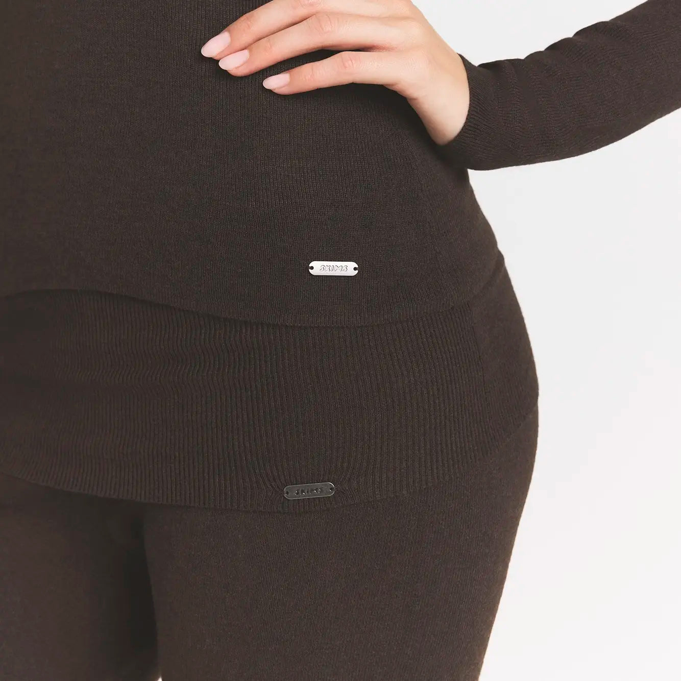 ESSENTIAL KNIT LONG SLEEVE V NECK | ESPRESSO