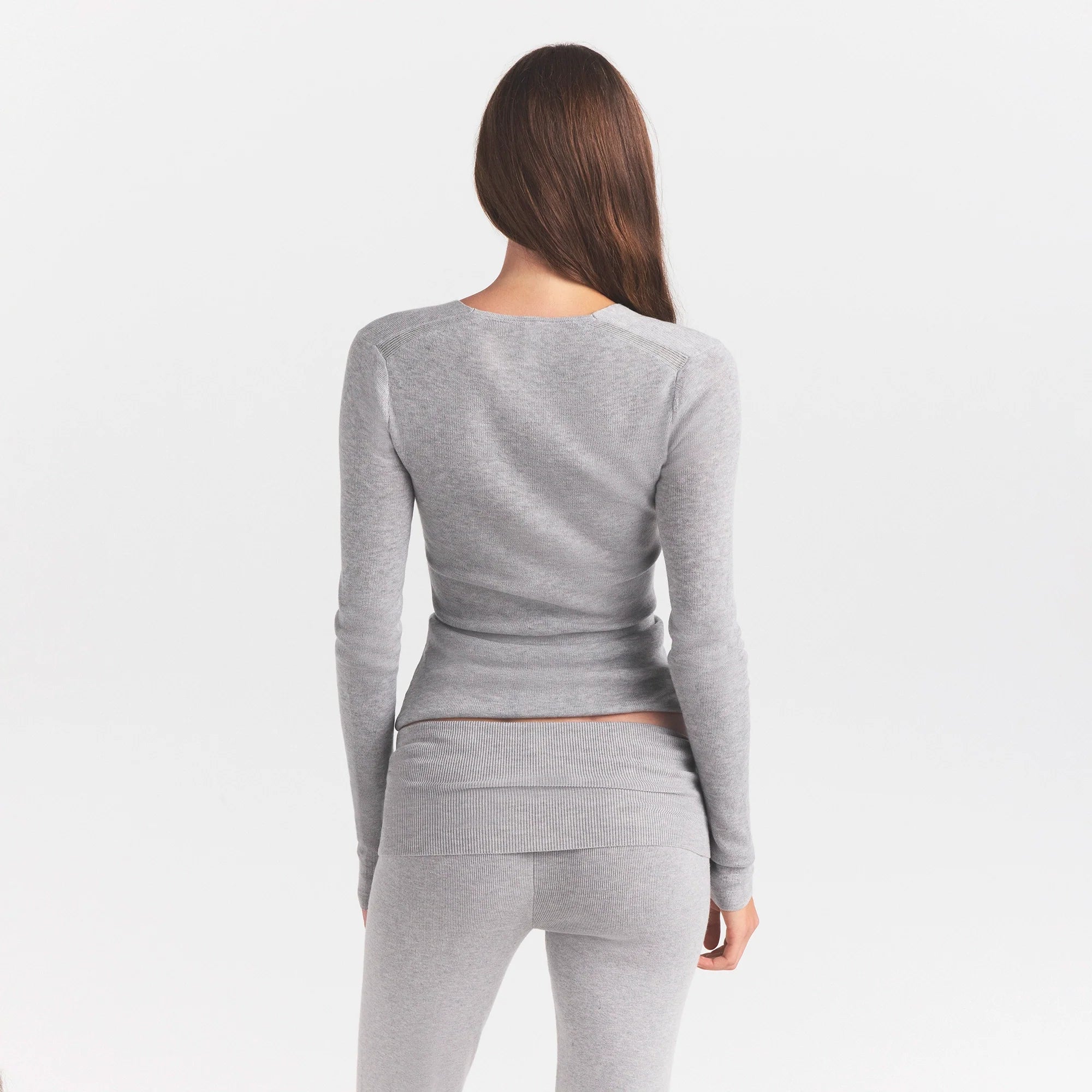 ESSENTIAL KNIT LONG SLEEVE V NECK | MID HEATHER GREY