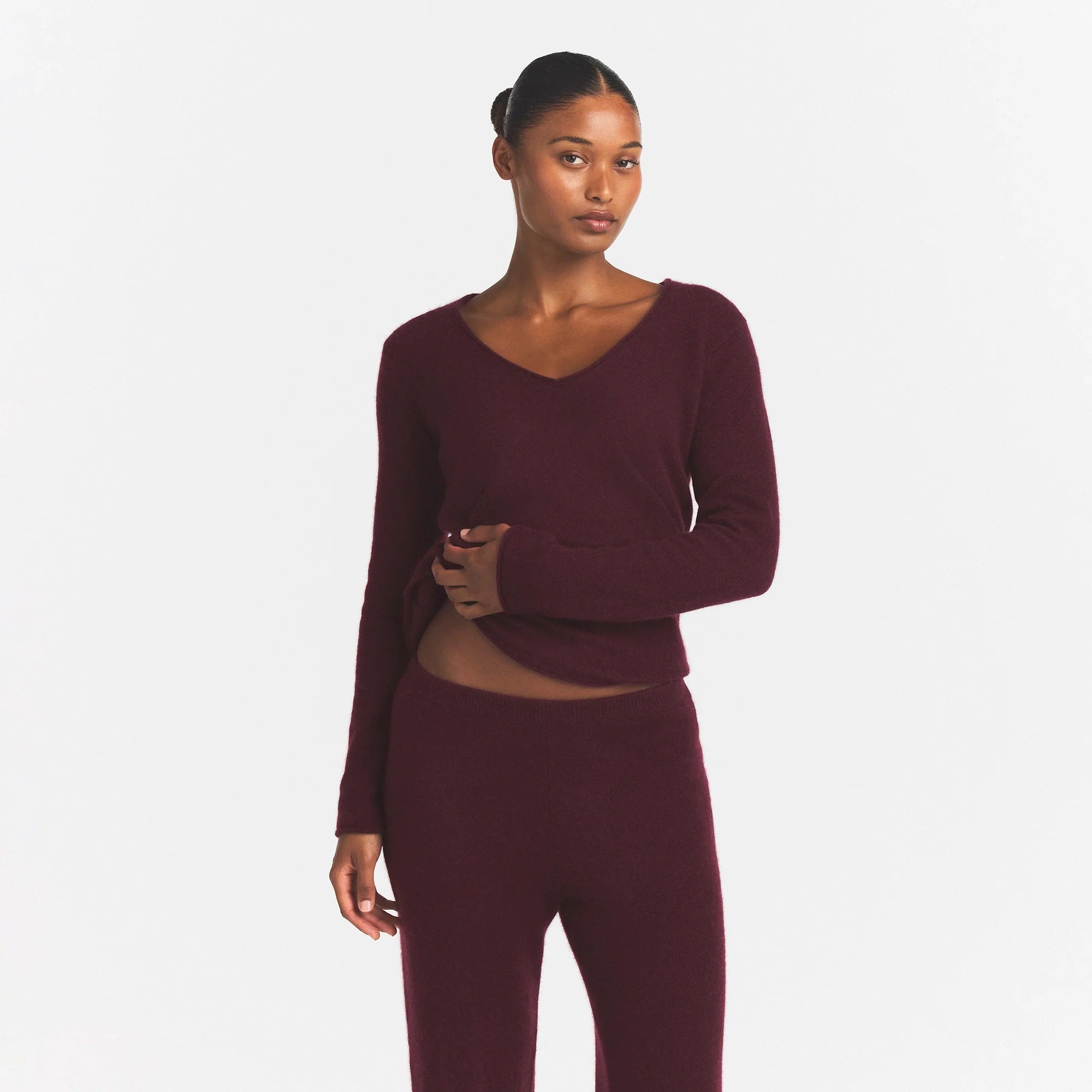 AIRY CASHMERE V-NECK PULLOVER | CURRANT