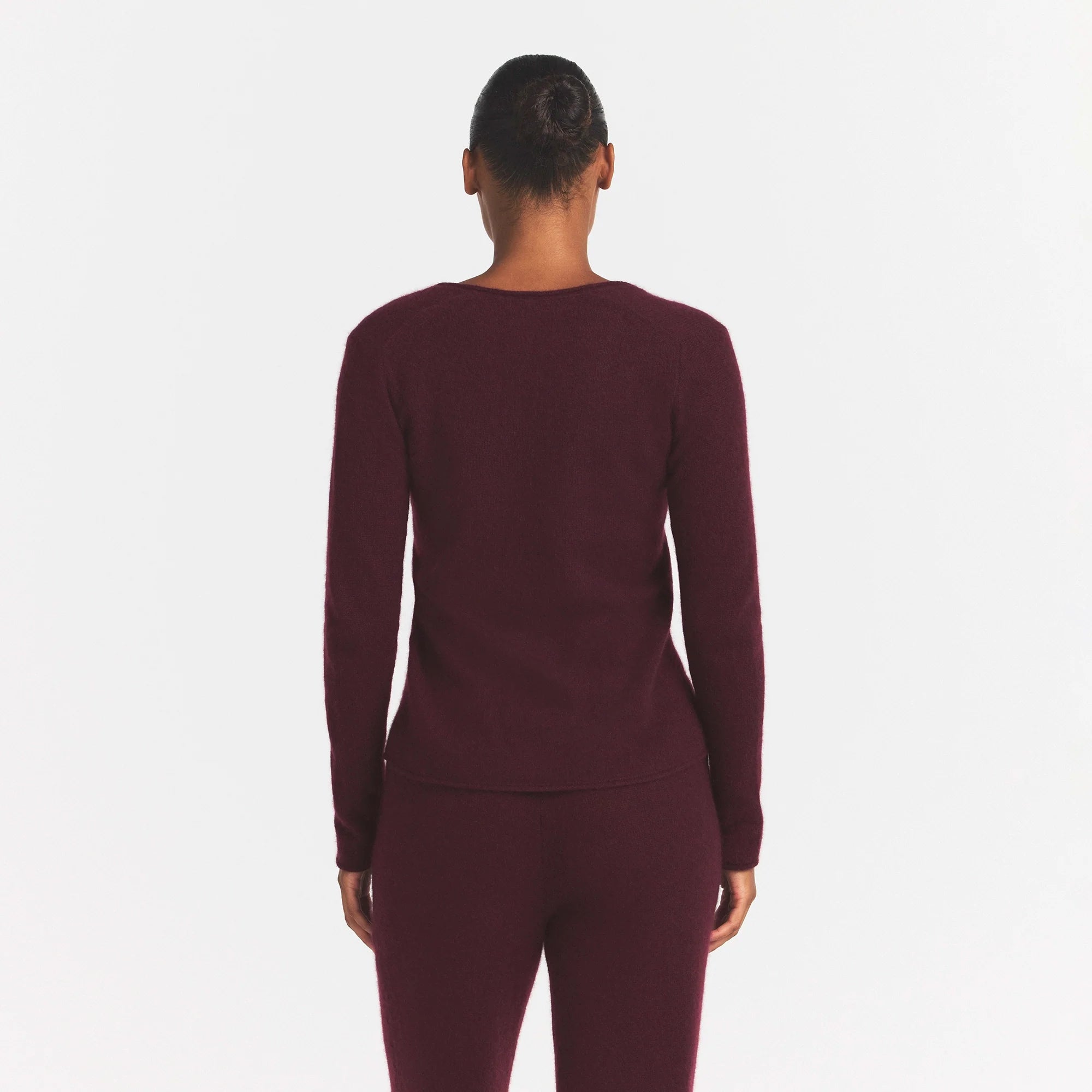 AIRY CASHMERE V-NECK PULLOVER | CURRANT