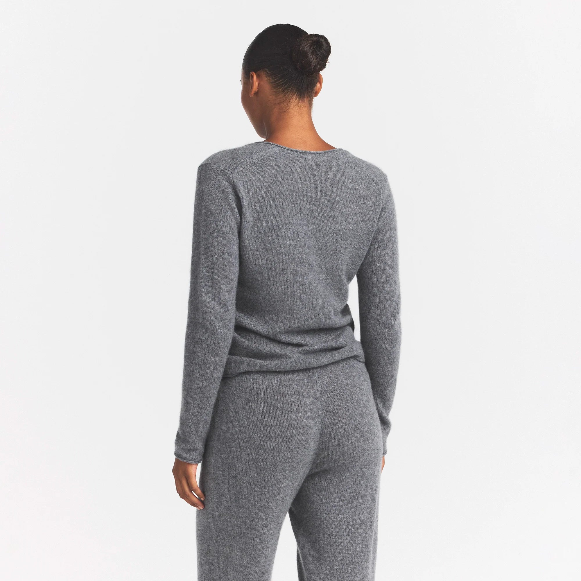 AIRY CASHMERE V-NECK PULLOVER | DARK HEATHER GREY