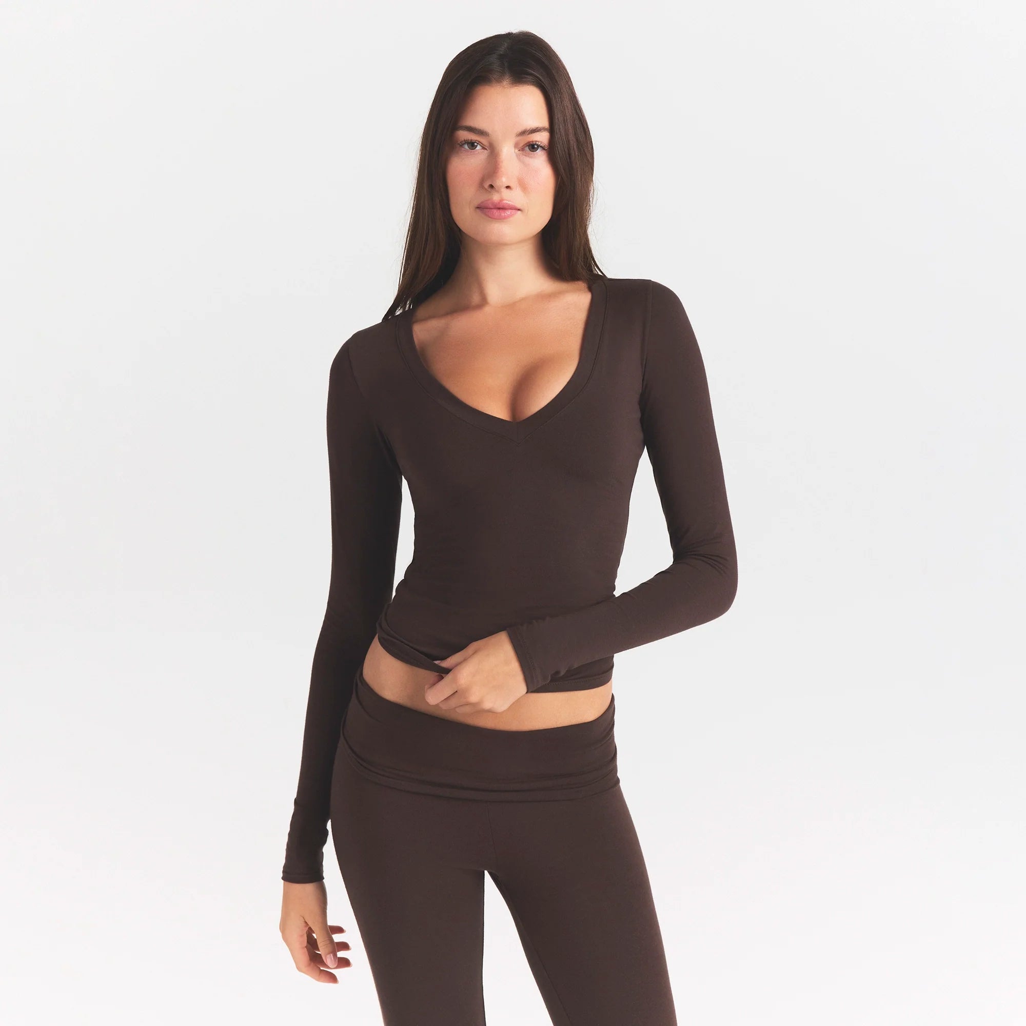 COTTON JERSEY V NECK LONG SLEEVE TOP  | ESPRESSO