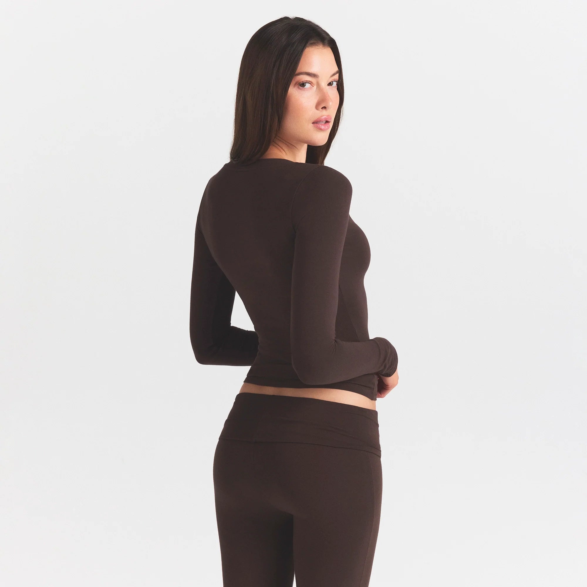 COTTON JERSEY V NECK LONG SLEEVE TOP  | ESPRESSO